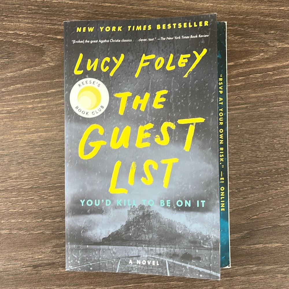 📚 The Guest List - Lucy Foley (Paperback)